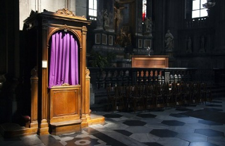 IL CONFESSIONALE, "PORTA SANTA DELL'ANIMA"